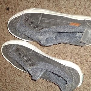 Women's size 8.5 blowfish sneakers-055c